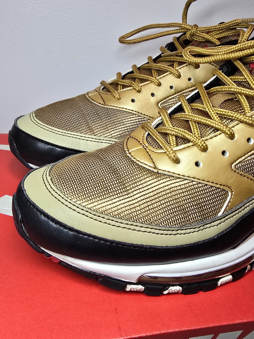 Nike Men's Gold/Red Air Max Lifestyle Sneakers - Picture 10 of 16